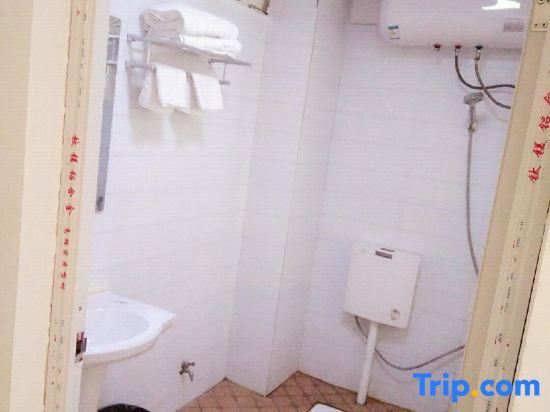 Санду: Sandu Laker Hotel
