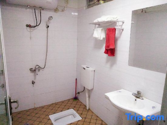 Санду: Sandu Laker Hotel