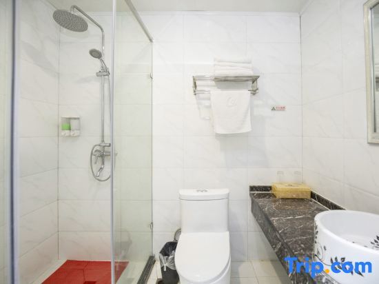 Чаоху: Qingmu Hotel (Hexian Xiaoshikouzhen Huai Commercial Street)