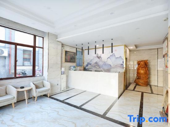 Чаоху: Qingmu Hotel (Hexian Xiaoshikouzhen Huai Commercial Street)