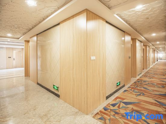 Чаоху: Qingmu Hotel (Hexian Xiaoshikouzhen Huai Commercial Street)