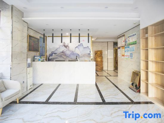 Чаоху: Qingmu Hotel (Hexian Xiaoshikouzhen Huai Commercial Street)