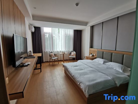 Мэнцзы: Yijia Hotel