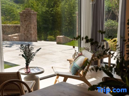 Хучжоу: YUNXI Designer Hot Spring Homestay