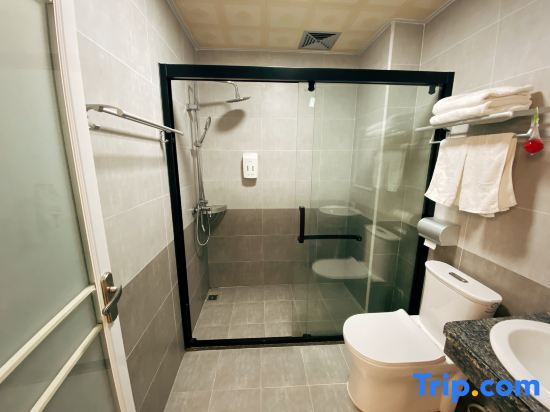 Маоминг: Huazhou Diqiao Theme Apartment