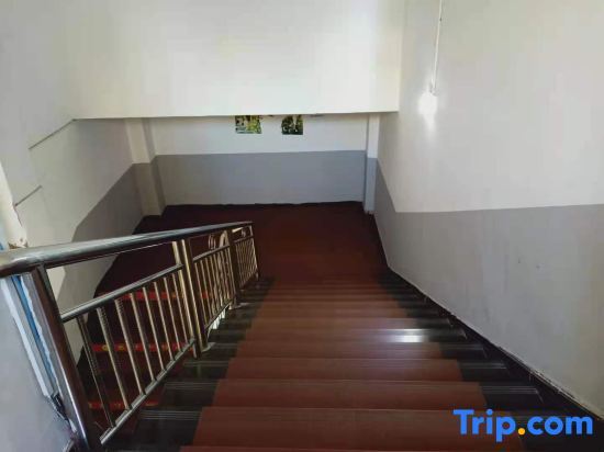 Хуайхуа: Lipu Yihua Hotel