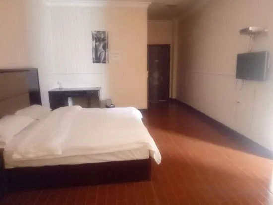 Хуайхуа: Lipu Yihua Hotel