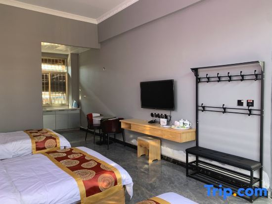 Дэхун: Ruili Zhuyunxuan Apartment
