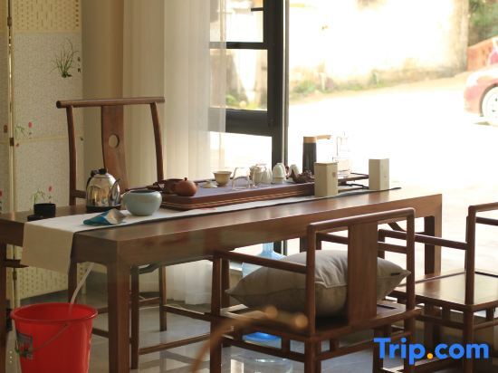 Уси: Nanshan Zhuhai Taibu Zhuyin Hostel