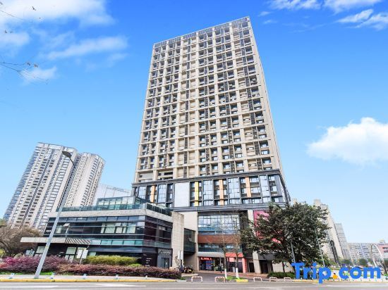 Kuanrong Suites Hotel (Liangjiang love sea shopping park) — фото 1