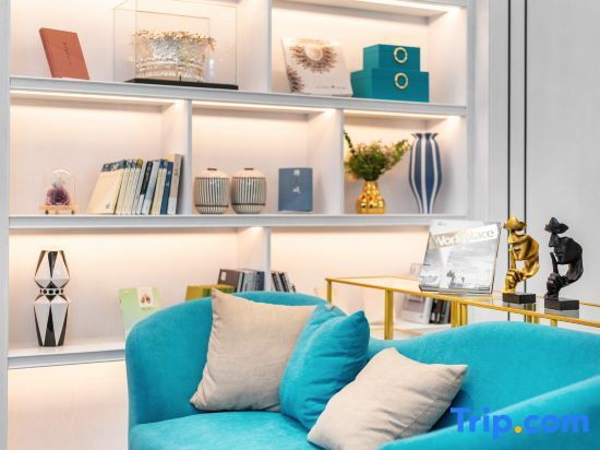 Сянси: Xana Hotelle (phoenix ancient city tourist center store)