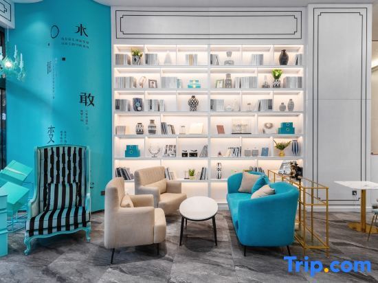 Сянси: Xana Hotelle (phoenix ancient city tourist center store)