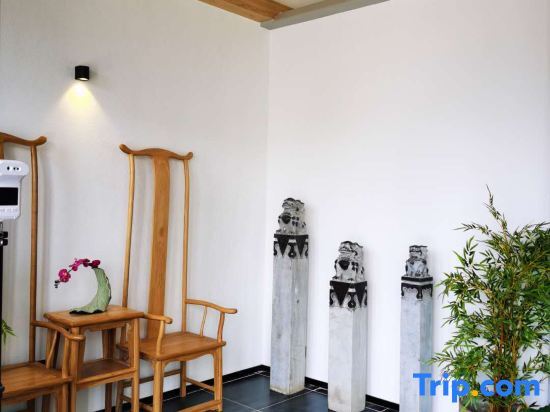 Кюнес: Nalati Shuimu Shangshan Jingyue Yuntang Meisu.