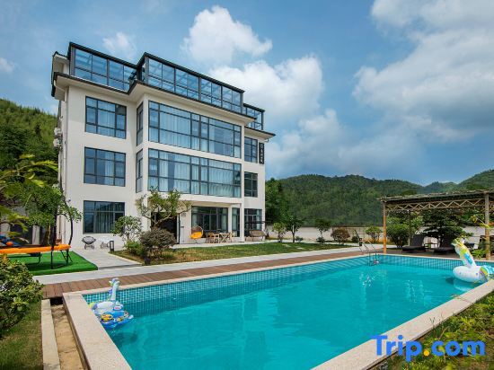 Хучжоу: SuPu(Anji Yunshang Grassland Xueling Peak Star Ski Resort Shop)
