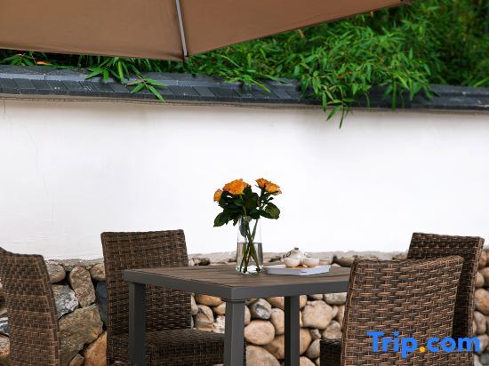 Хучжоу: SuPu(Anji Yunshang Grassland Xueling Peak Star Ski Resort Shop)