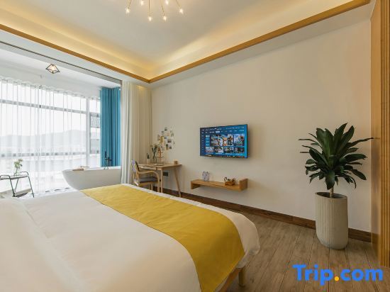 Хучжоу: SuPu(Anji Yunshang Grassland Xueling Peak Star Ski Resort Shop)
