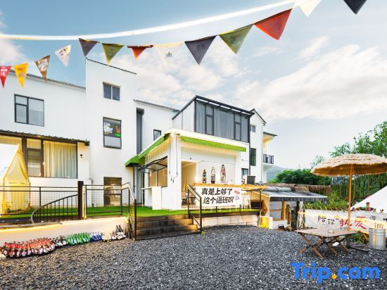 Lulu Coffee Family Camping Fengjiao Homestay (Yunshang Grassland Panda Tribe Adventure Park) — фото 1
