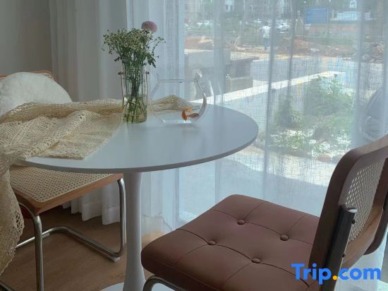 Хучжоу: Lulu Coffee Family Camping Fengjiao Homestay (Yunshang Grassland Panda Tribe Adventure Park)
