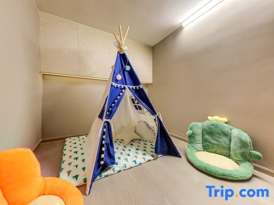 Чжухай: Versailles Apartment (Zhuhai Gongbei Port High-speed Railway Station)