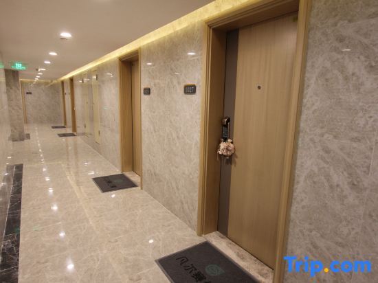 Чжухай: Versailles Apartment (Zhuhai Gongbei Port High-speed Railway Station)