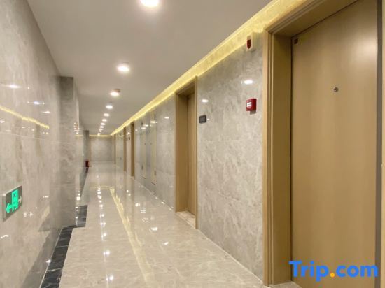Чжухай: Versailles Apartment (Zhuhai Gongbei Port High-speed Railway Station)