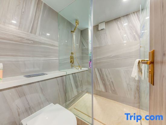 Чжухай: Versailles Apartment (Zhuhai Gongbei Port High-speed Railway Station)