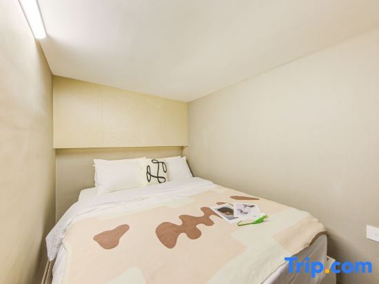 Чжухай: Versailles Apartment (Zhuhai Gongbei Port High-speed Railway Station)
