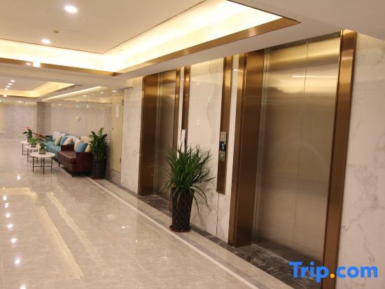 Чжухай: Versailles Apartment (Zhuhai Gongbei Port High-speed Railway Station)