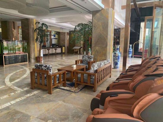 Дали: Nujiang Holiday Hotel
