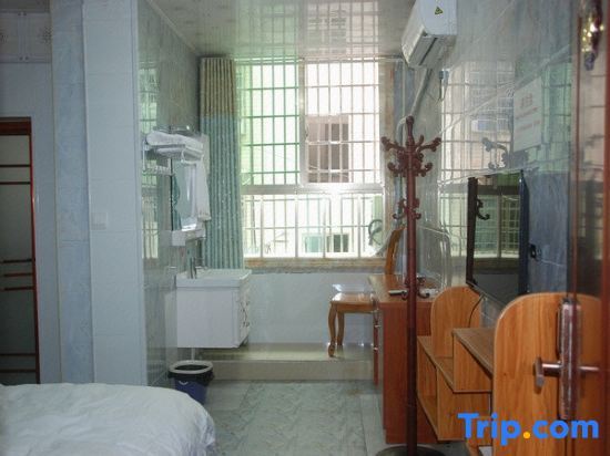 Лоуди: Xinhua Jinhui Apartment