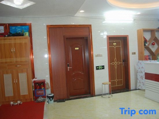 Лоуди: Xinhua Jinhui Apartment