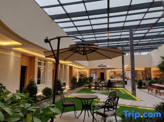 Линьцан: Ruishang Yuejing Hotel