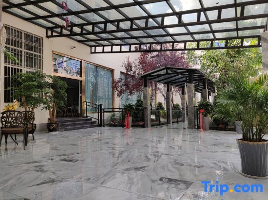 Линьцан: Ruishang Yuejing Hotel