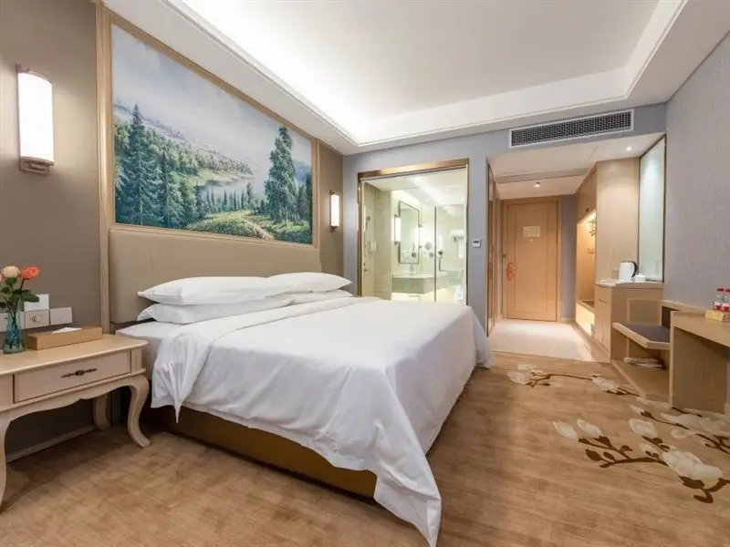 Дунгуань: Vienna International Hotel (Dongguan Shipai Ecological Park)