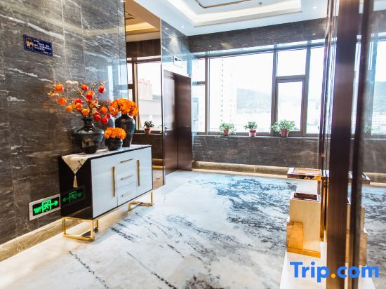 Динси: Dingxi Longwan Peninsula International Hotel