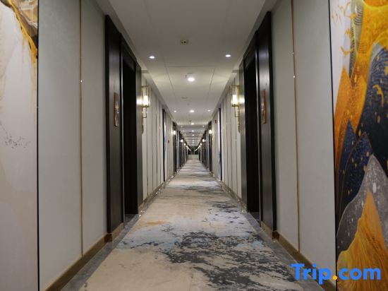 Динси: Dingxi Longwan Peninsula International Hotel