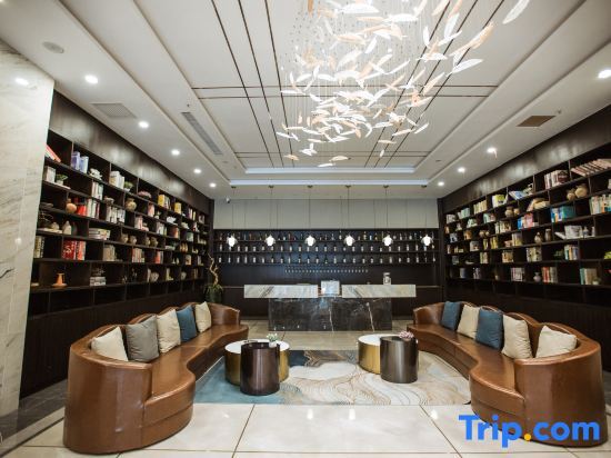 Динси: Dingxi Longwan Peninsula International Hotel