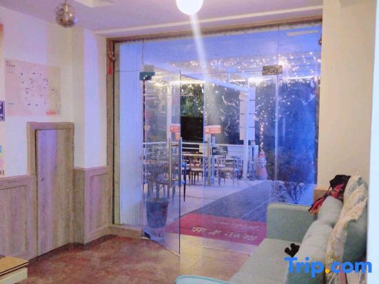 Фэньи: Qimushan Yuanxuan Homestay