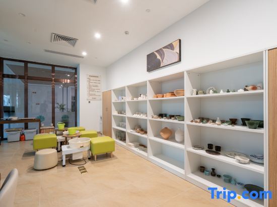 Санья: Tropical Splendor! Ocean View w/Wraparound Lanai, Kitchen, Free Holiday Apartment
