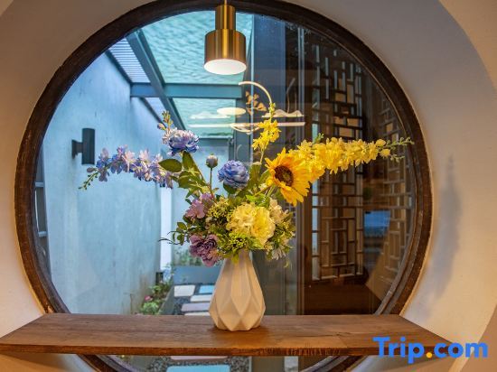 Хучжоу: Tingjian | Guli · Jiangnan Garden · Private Hot Spring Pool · Riverside Landscape Design Homestay