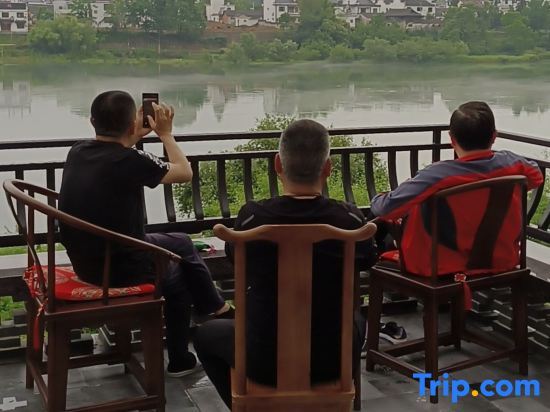 Хуаншань: Taohuatan River View Pool Yulongtanpan Inn