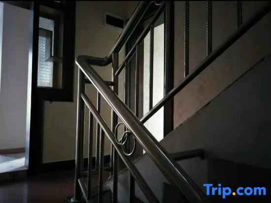 Хуанган: Qichun Spring Apartment