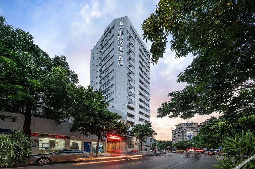 Чунцзо: Ast International Hotel (Pingxiang Bus Terminal Food Street)