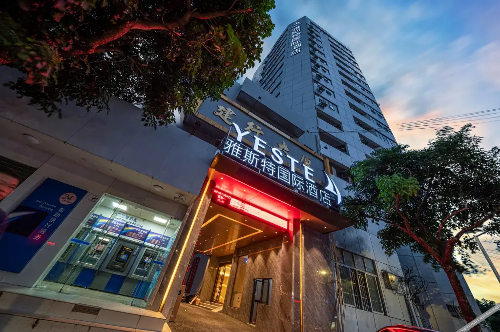 Чунцзо: Ast International Hotel (Pingxiang Bus Terminal Food Street)
