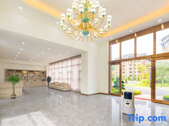 Лешан: Nanxing holiday hotel (Mount Emei tourist center, Emeishan high-speed railway station)