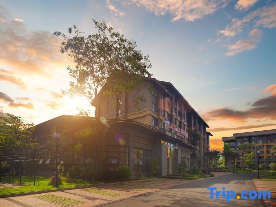 Лешан: Nanxing holiday hotel (Mount Emei tourist center, Emeishan high-speed railway station)