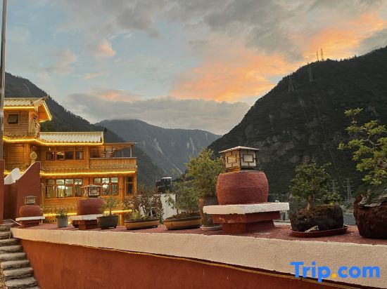 Snow Mountain Home · Tibetan Culture Photography and Food Experience Homestay — фото 1