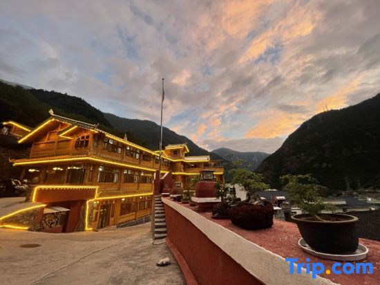 Цзючжайгоу: Snow Mountain Home · Tibetan Culture Photography and Food Experience Homestay