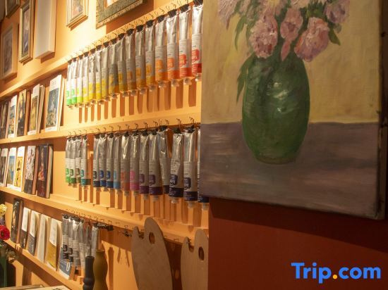 Санья: Sanya Yomovo – Bridge House Art Inn