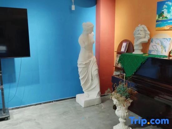 Санья: Sanya Yomovo – Bridge House Art Inn